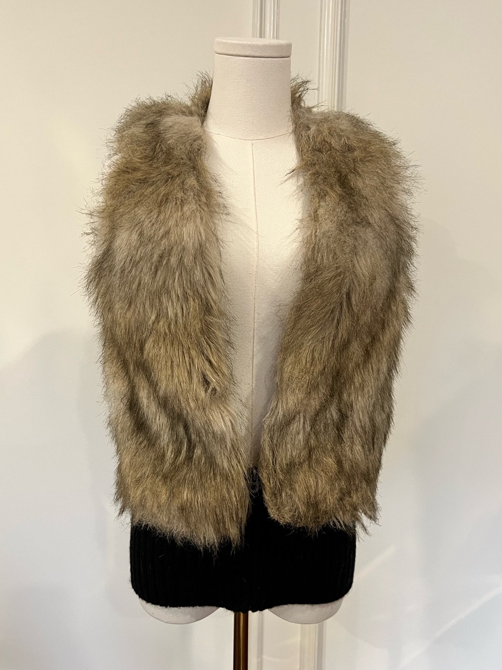 Juicy Couture Y2K Shaggy Faux Fur Vest Ribbed Knit Hem Zip Gilet Apres Ski Taupe